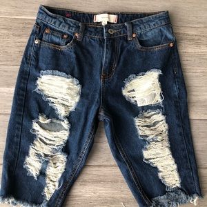 Signature Eight  kneed Jean Shorts Size S